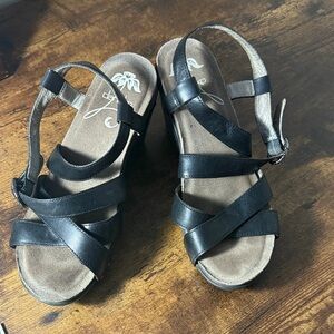 Dansko Frida Leather Wedge Women’s Black Leather Strappy Sandals